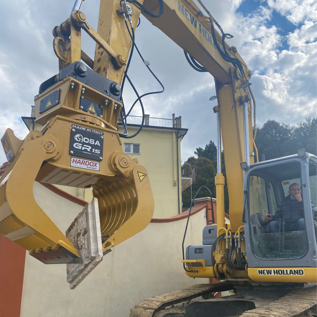 OSA GR15 demolition grapple, alternate view