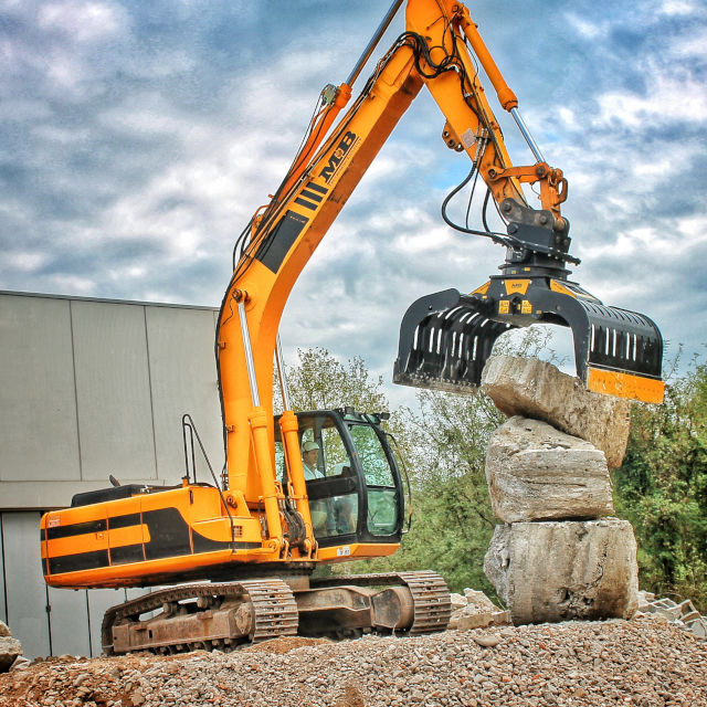MB Crushers Sorting Grapple | Model MB-G1500 S4 | Width 47.2" | Machine Size 20-30 Tons | For Excavators