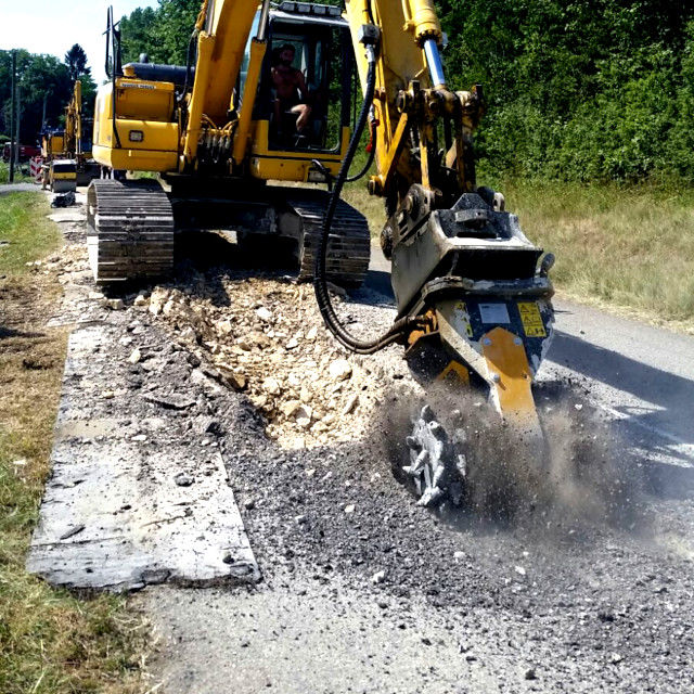 MB Crushers Drum Cutter | Model MB-R700 | Cutting Width 35" | Machine Size 6-13 Tons | For Excavators