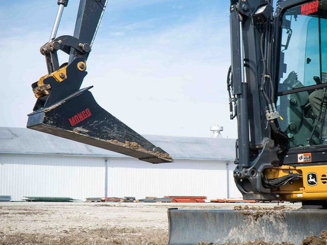 Mongo | Spade Bucket For Excavator (2000-10000 lbs.)