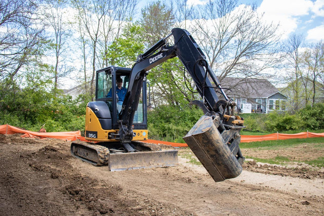 MONGO | Excavator Tilt Bucket, (18000 - 33000 lbs. ) Machines