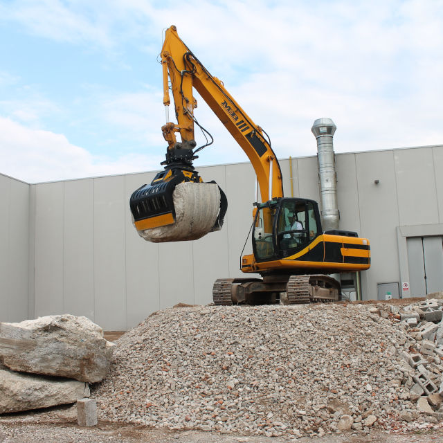 MB Crushers Sorting Grapple | Model MB-G1500 S4 | Width 47.2" | Machine Size 20-30 Tons | For Excavators