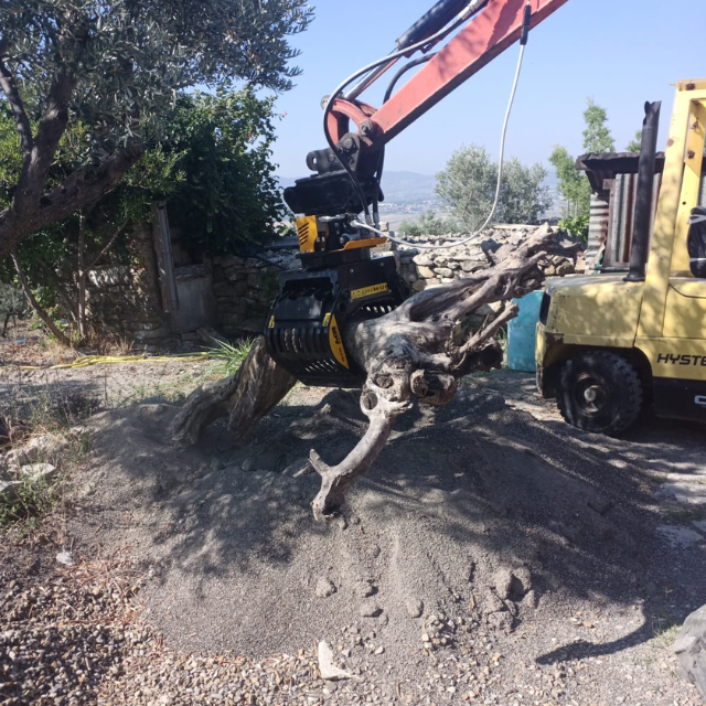 MB Crushers Sorting Grapple | Model MB-G350 S4 | Width 19.7" | Machine Size 1.3-2.6 Tons | For Mini Excavators