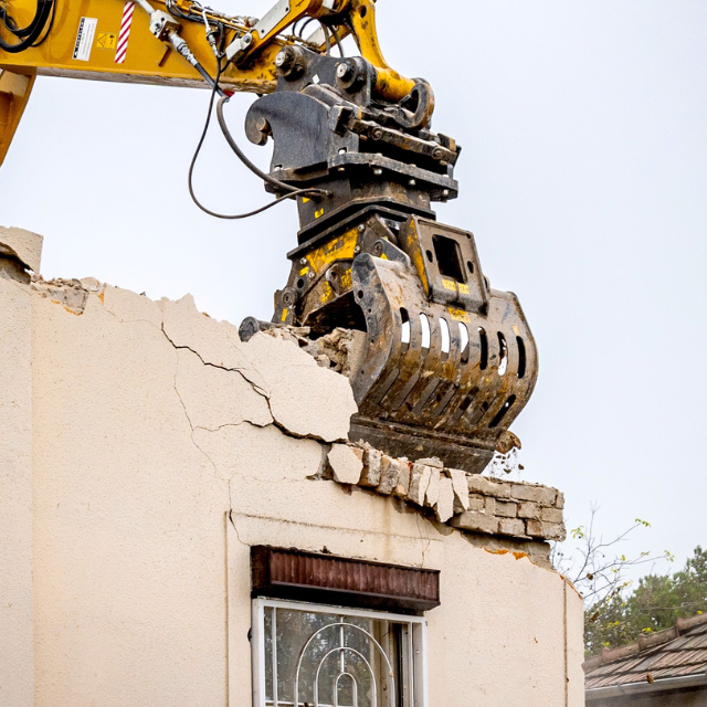 MB Crushers Sorting Grapple | Model MB-G900 S4| Width 35.4" | Machine Size 12-18 Tons | For Excavators