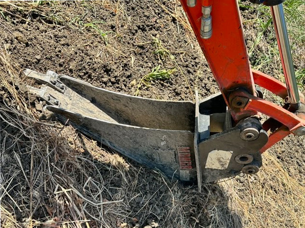 Mongo Spade Bucket For Excavator 2000-10000 lbs.