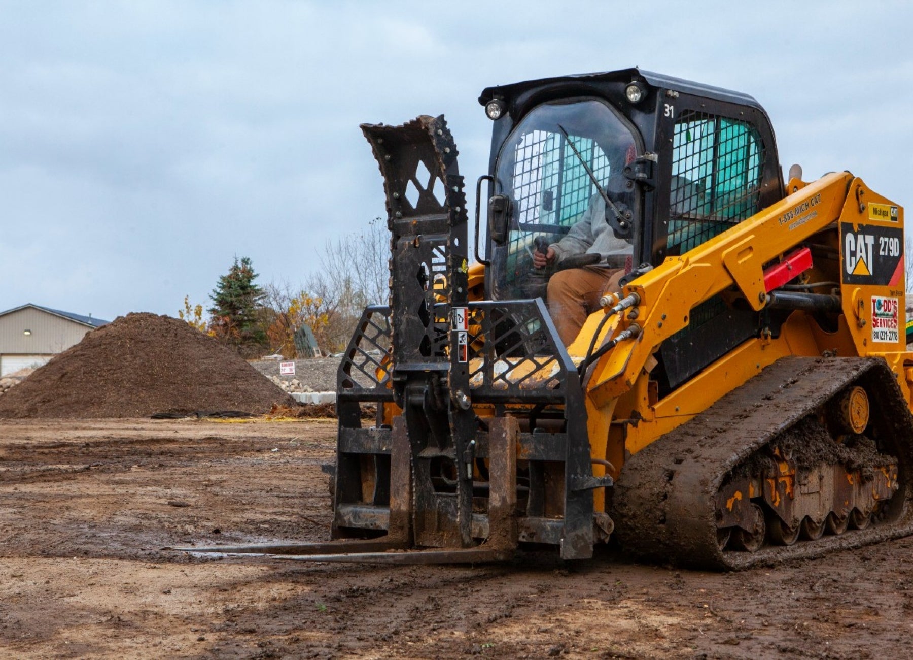 Paladin Sharkbite Grapple for Skid Steer