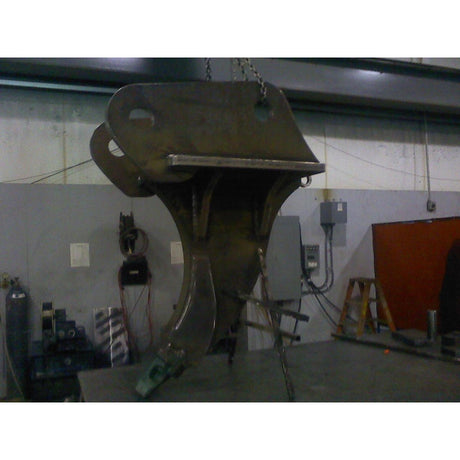 Amulet severe-duty excavator ripper attachment with single shank tooth for breaking hard soil and rock