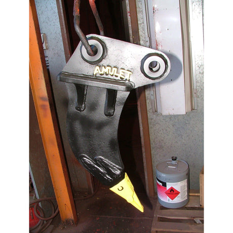 Amulet severe-duty excavator ripper attachment with single shank tooth for breaking hard soil and rock